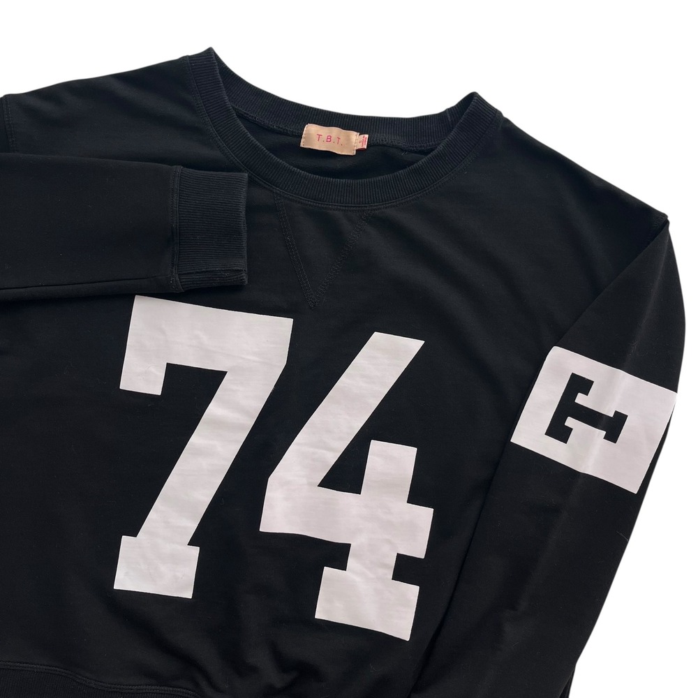 T.B.T. Womens S Black White 74 T Graphic Cropped Crewneck Sweatshirt Sporty Chic